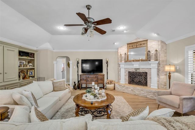 6700 Plantation Drive, Baytown, TX 77523