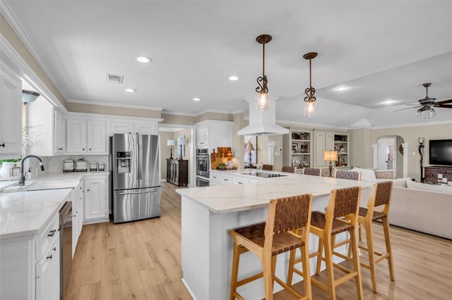 6700 Plantation Drive, Baytown, TX 77523