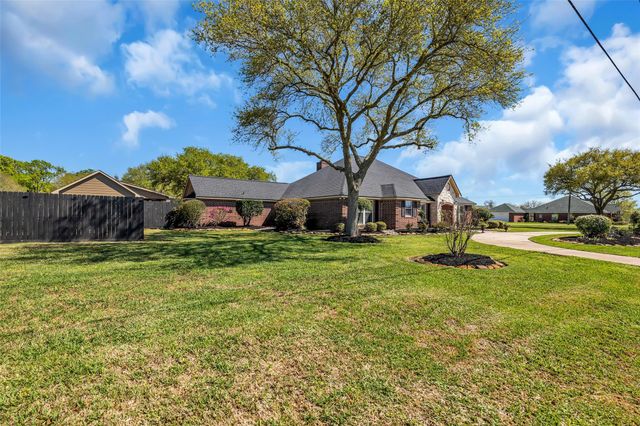 6700 Plantation Drive, Baytown, TX 77523