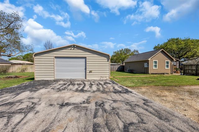 6700 Plantation Drive, Baytown, TX 77523