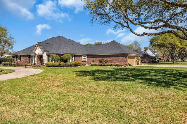 6700 Plantation Drive, Baytown, TX 77523