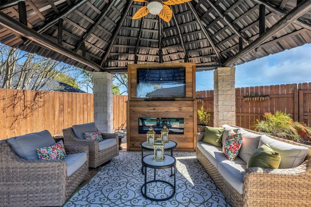 6700 Plantation Drive, Baytown, TX 77523