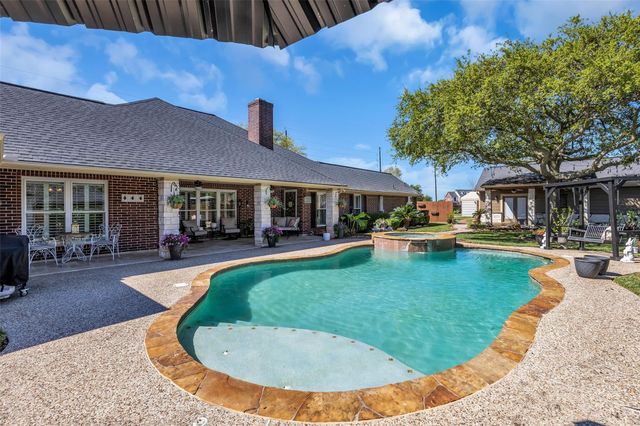 6700 Plantation Drive, Baytown, TX 77523