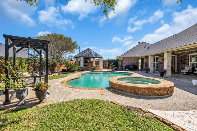 6700 Plantation Drive, Baytown, TX 77523