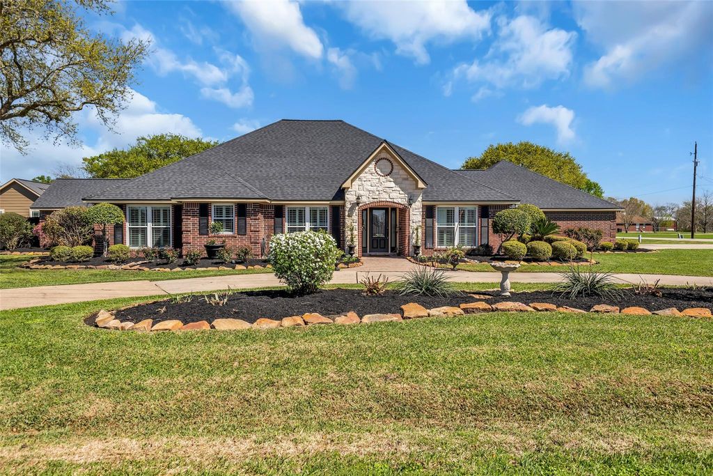 6700 Plantation Drive, Baytown, TX 77523