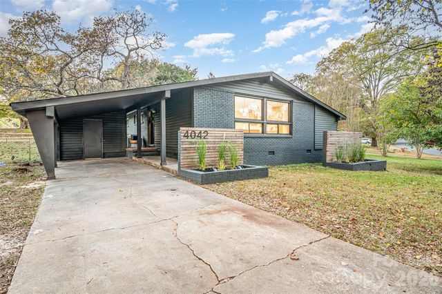 4042 Whipple Place, Charlotte, NC 28215
