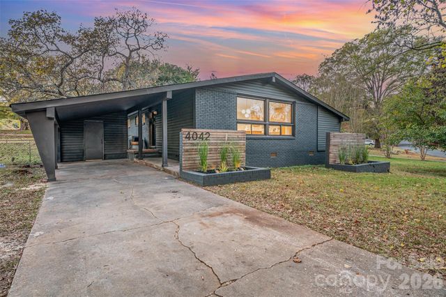 4042 Whipple Place, Charlotte, NC 28215