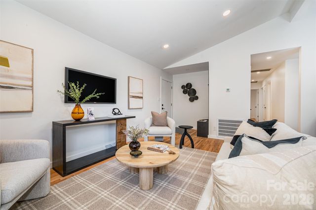 4042 Whipple Place, Charlotte, NC 28215