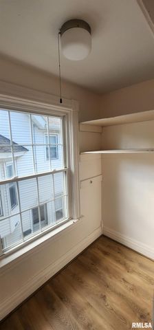 926 Governor Street, Springfield, IL 62704