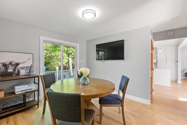 195 Lakeview Ave, Tyngsborough, MA 01879