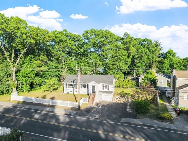 195 Lakeview Ave, Tyngsborough, MA 01879