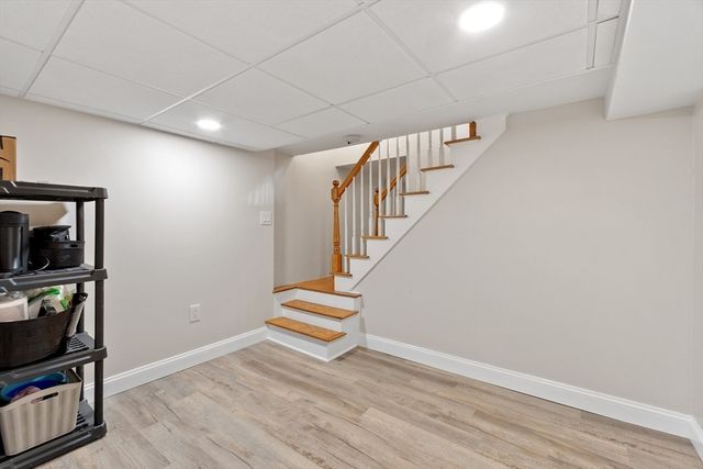 195 Lakeview Ave, Tyngsborough, MA 01879