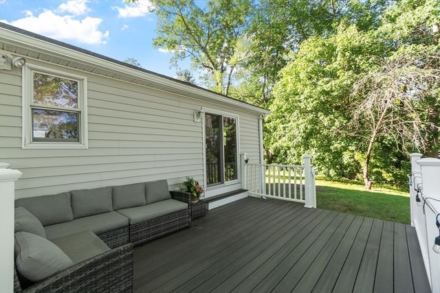 195 Lakeview Ave, Tyngsborough, MA 01879