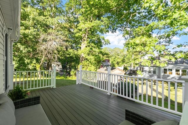 195 Lakeview Ave, Tyngsborough, MA 01879