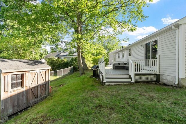 195 Lakeview Ave, Tyngsborough, MA 01879