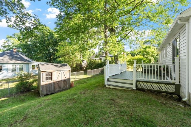 195 Lakeview Ave, Tyngsborough, MA 01879