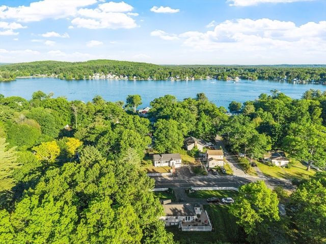 195 Lakeview Ave, Tyngsborough, MA 01879