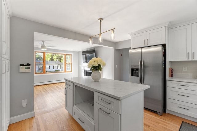 195 Lakeview Ave, Tyngsborough, MA 01879