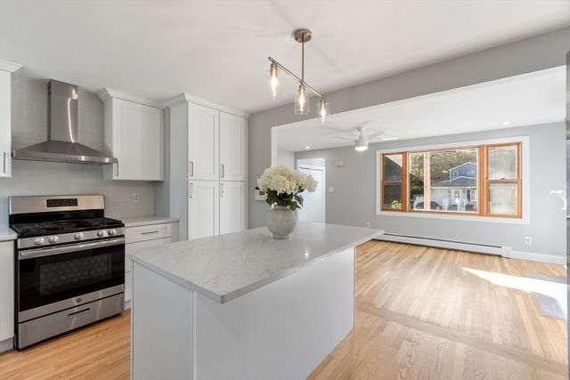 195 Lakeview Ave, Tyngsborough, MA 01879