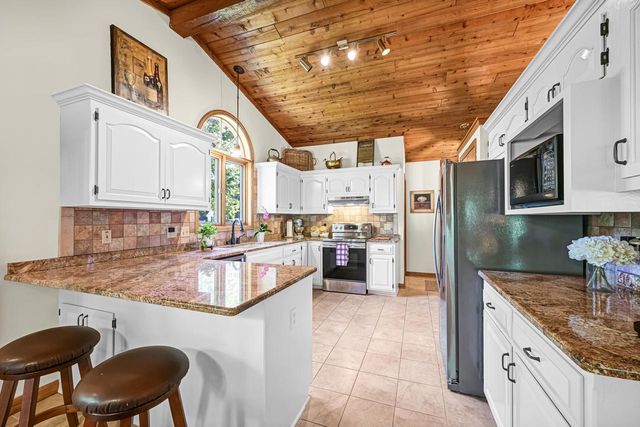 N52W14406 Thornhill DRIVE, Menomonee Falls, WI 53051