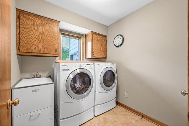 N52W14406 Thornhill DRIVE, Menomonee Falls, WI 53051
