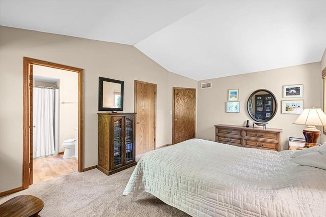 N52W14406 Thornhill DRIVE, Menomonee Falls, WI 53051