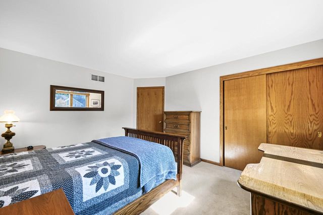 N52W14406 Thornhill DRIVE, Menomonee Falls, WI 53051