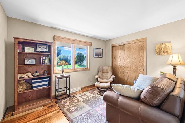N52W14406 Thornhill DRIVE, Menomonee Falls, WI 53051