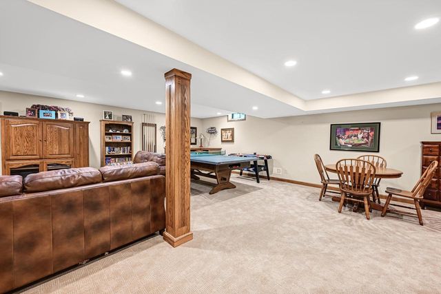 N52W14406 Thornhill DRIVE, Menomonee Falls, WI 53051