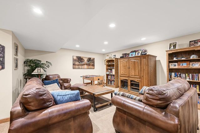 N52W14406 Thornhill DRIVE, Menomonee Falls, WI 53051
