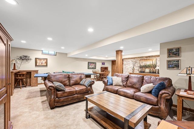N52W14406 Thornhill DRIVE, Menomonee Falls, WI 53051
