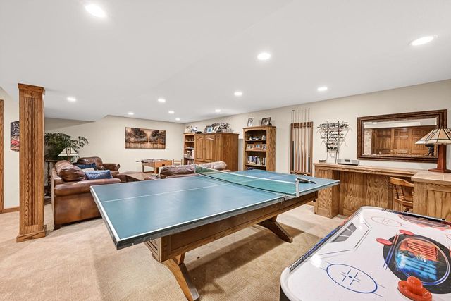 N52W14406 Thornhill DRIVE, Menomonee Falls, WI 53051