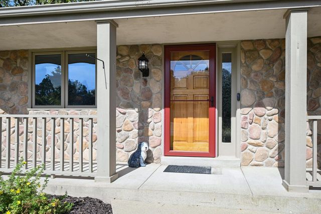 N52W14406 Thornhill DRIVE, Menomonee Falls, WI 53051