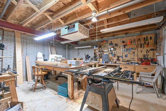 N52W14406 Thornhill DRIVE, Menomonee Falls, WI 53051