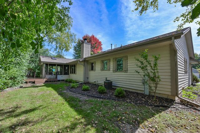 N52W14406 Thornhill DRIVE, Menomonee Falls, WI 53051