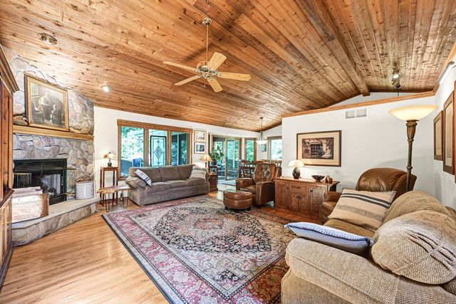 N52W14406 Thornhill DRIVE, Menomonee Falls, WI 53051