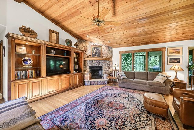 N52W14406 Thornhill DRIVE, Menomonee Falls, WI 53051