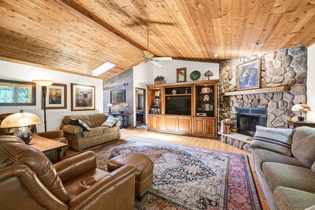 N52W14406 Thornhill DRIVE, Menomonee Falls, WI 53051