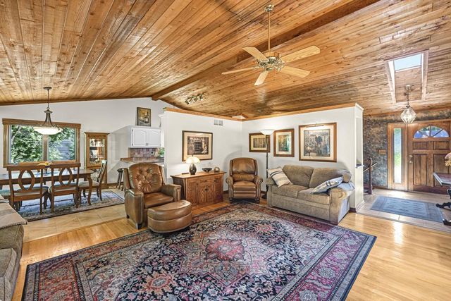N52W14406 Thornhill DRIVE, Menomonee Falls, WI 53051