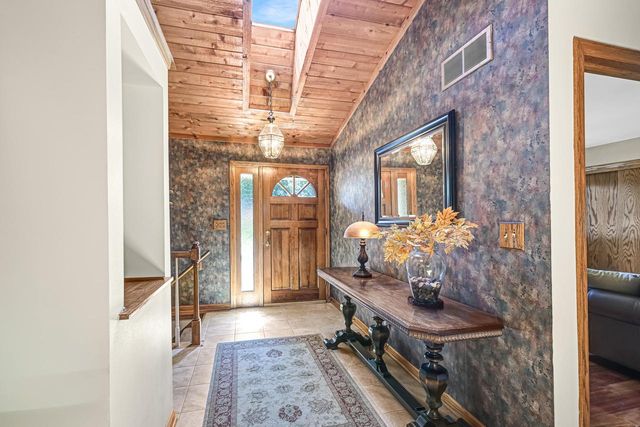 N52W14406 Thornhill DRIVE, Menomonee Falls, WI 53051