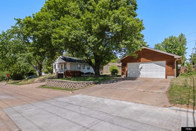 2307 N 68th Street, Omaha, NE 68104
