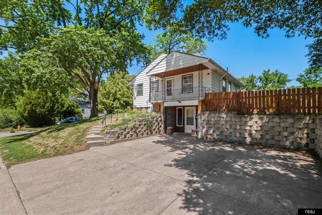 2307 N 68th Street, Omaha, NE 68104