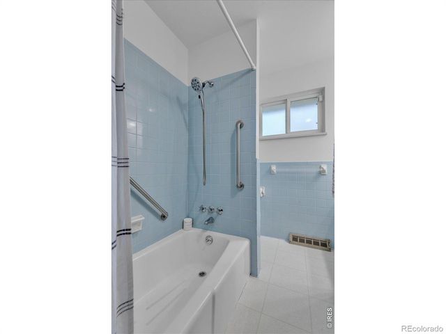 2652 Mountain View Avenue, Longmont, CO 80503