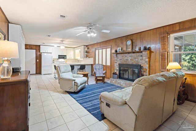 506 Fairpoint Dr, Gulf Breeze, FL 32561