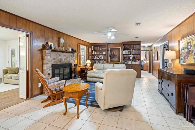 506 Fairpoint Dr, Gulf Breeze, FL 32561