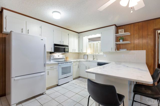 506 Fairpoint Dr, Gulf Breeze, FL 32561