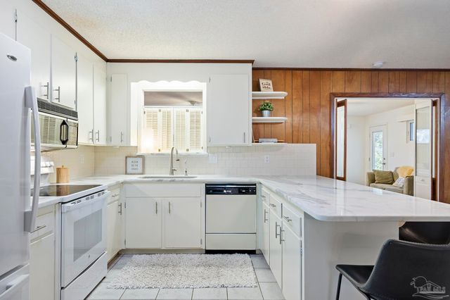 506 Fairpoint Dr, Gulf Breeze, FL 32561