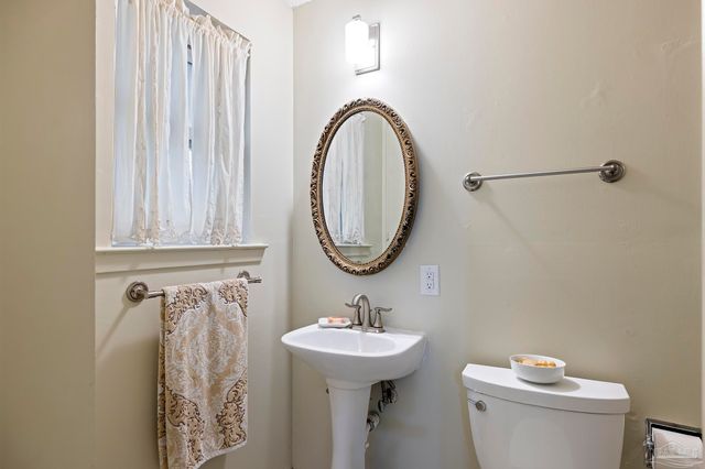 506 Fairpoint Dr, Gulf Breeze, FL 32561