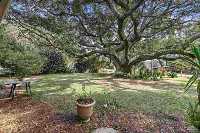 506 Fairpoint Dr, Gulf Breeze, FL 32561