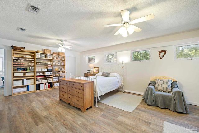 506 Fairpoint Dr, Gulf Breeze, FL 32561